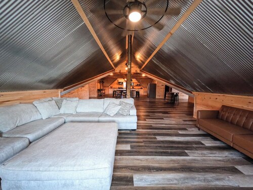 Coyote Moon Ranch  4-bed condo barn dominium style borders Forest & Laurel Lake