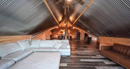 Coyote Moon Ranch 4-bed condo barn dominium style borders Forest & Laurel Lake