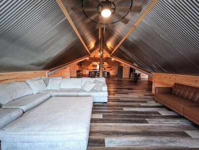 Coyote Moon Ranch  4-bed condo barn dominium style borders Forest & Laurel Lake