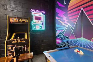 Games room - Charming Retreat | 5BR, 5 Bath Cozy Oasis w/ Private Pool, Arcade, and Themed Kids' Room Near Disney (Kissimmee)