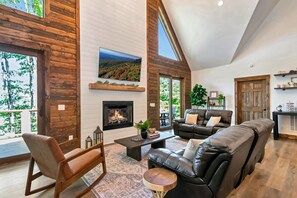 Smart-TV, Kamin, Tischtennisplatte, Arbeitsbereiche