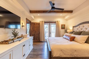 5 bedrooms, iron/ironing board, WiFi, bed sheets