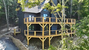 Exterior - Beech Blessings: Luxury Spacious Beech Mtn Home with Huge Views (Beech Mountain)