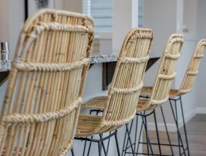 Dining - Pool, Park & Perfectly Placed (Camas)