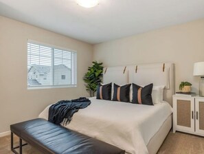 4 habitaciones, escritorio, tabla de planchar con plancha y wifi gratis 