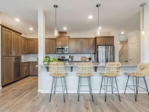 Fridge, microwave, oven, stovetop - Pool, Park & Perfectly Placed (Camas)