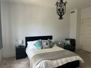 3 bedrooms, WiFi, bed sheets - Shannon Ridge Mountain View Home (West Kelowna)