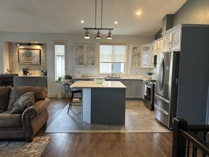 Interior - Shannon Ridge Mountain View Home (West Kelowna)