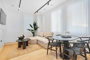 Comfort Apartment, 1 Queen Bed | Living room | Flat-screen TV - Victoria Street Apartments (Auckland)