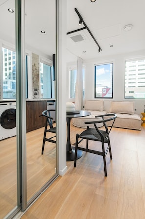 Studio Apartment | Living room | Flat-screen TV - Victoria Street Apartments (Auckland)