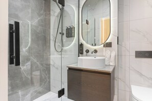 One Bedroom Apartment | Bathroom | Towels - Victoria Street Apartments (Auckland)