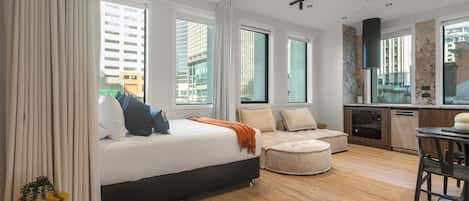 Classic Apartment, 1 Queen Bed | Living room