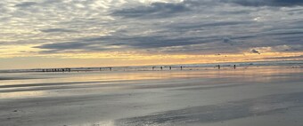 Ocean Shores studio with kitchenette-minutes from beach-Anchor Ashore Condo #4