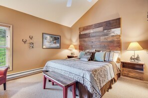 3 bedrooms, free WiFi, bed sheets - Walk to Slopes - 2 Common Area Hot Tubs - Peaceful Creekside Location (Steamboat Springs)