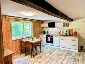 Kühlschrank, Ofen, Geschirrspüler, Kochgeschirr/Geschirr/Besteck