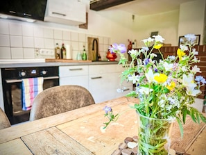 Fridge, oven, dishwasher, cookware/dishes/utensils