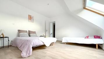 5 bedrooms, travel cot, free WiFi