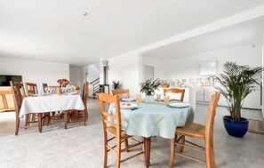 Dining - 5 bedroom nice home in Guégon (Guégon)