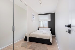 1 bedroom, iron/ironing board, WiFi, bed sheets - Old Town Modern Apartment (Kraków)