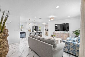 Smart TV, fireplace, stereo