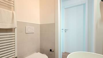 Doccia, asciugacapelli, bidet