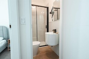 Shower, hair dryer, bidet - [Torino Centro] Odissea House (Torino)