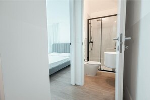 Dusche, Haartrockner, Bidet