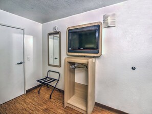 Room - Motel 6 – Colorado Springs, CO – South/Metro Area (Colorado Springs)