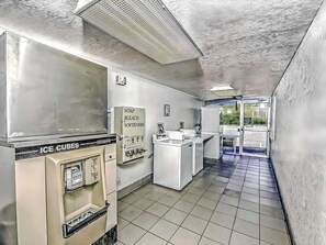 Interior - Motel 6 – Colorado Springs, CO – South/Metro Area (Colorado Springs)