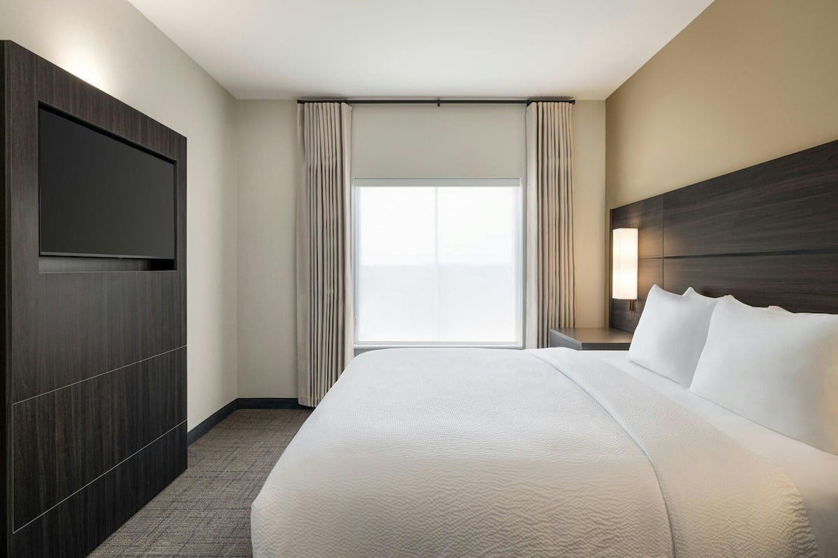 Iron/ironing board, travel crib, bed sheets