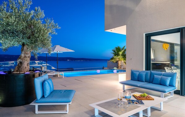 UppvÀrmd pool