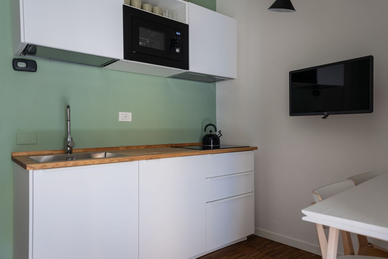 Frigorifero, microonde, forno, piano cottura