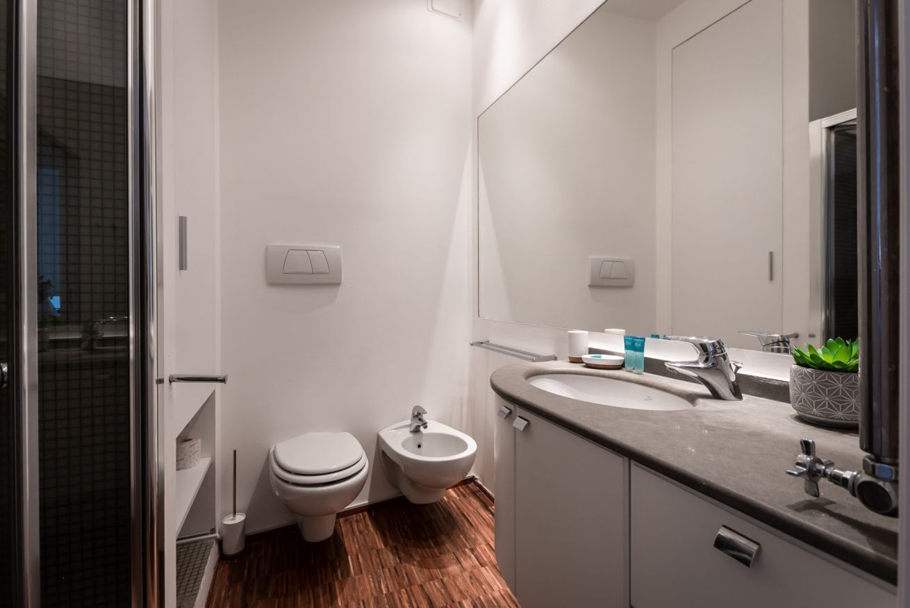 Dusche, Haartrockner, Bidet, Handtücher