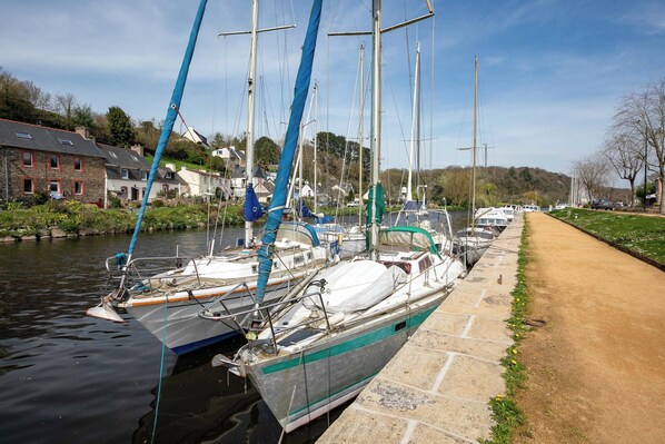 Marina - Holiday Home 'La Maison De Pêcheur Chez Alice' with Private Terrace, Private Garden and Wi-Fi (Pontrieux)