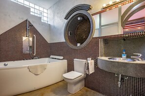 Een douche, een haardroger, handdoeken