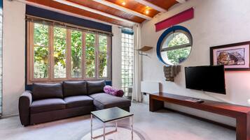 Televisor i llar de foc