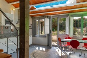 Dining - Zentralclub Vatio Apartment with Mountain Views, Private Terrace and Wi-Fi (Belmonte De Miranda)