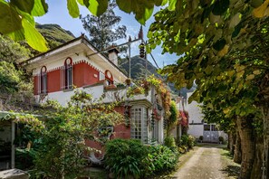 Exterior - Zentralclub Voltio country house with mountain views, private terrace, and Wi-Fi (Belmonte De Miranda)