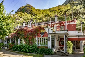 Exterior - Apartment 'Zentralclub Electron' with Mountain View, Private Terrace and Wi-Fi (Belmonte De Miranda)