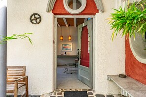 Exterior detail - Apartment 'Zentralclub Electron' with Mountain View, Private Terrace and Wi-Fi (Belmonte De Miranda)