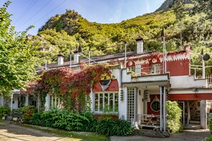Exterior - 'Zentralclub Electron' Apartment with Mountain Views, Private Terrace, and Wi-Fi (Belmonte De Miranda)