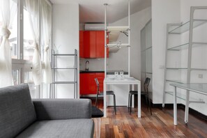 TV - Gleaming Studio Via Della Boscaiola (Milano)