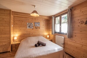 1 slaapkamer, een strijkplank/strijkijzer, gratis wifi, beddengoed