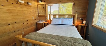 Cabin 3 at Mount Peale Inn