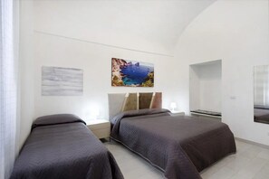 4 bedrooms, iron/ironing board, free WiFi