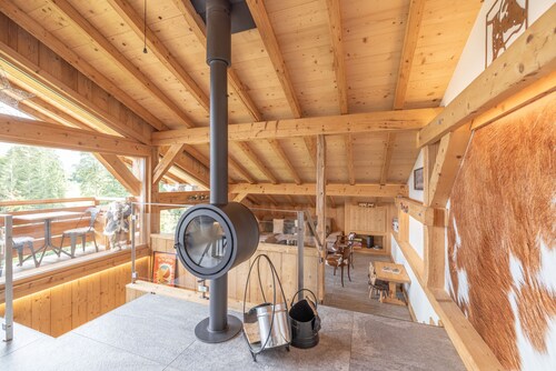 Chalet 'Les Belles Des Champs' with Mountain View, Shared Garden and Wi-Fi