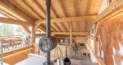 Chalet 'Les Belles Des Champs' with Mountain View, Shared Garden and Wi-Fi