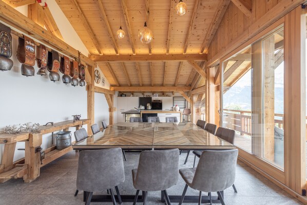 تناول الطعام