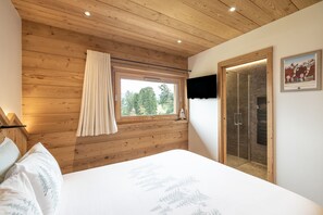 4 عدّة غرف نوم ومكواة/لوح كي وواي فاي مجانًا وملاءات أسرّة