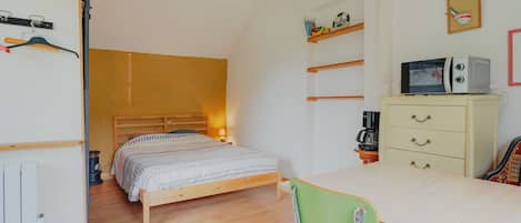 1 bedroom, iron/ironing board, free WiFi, bed sheets
